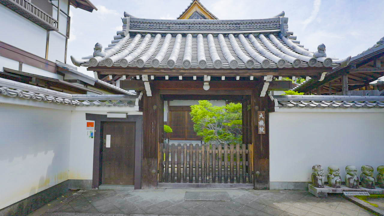 大機院の山門